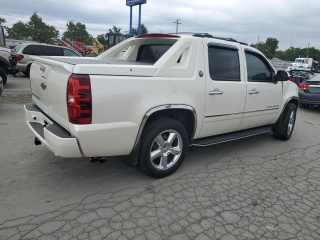 3GNTKGE71DG138063 - 2013 CHEVROLET AVALANCHE LTZ WHITE photo 3