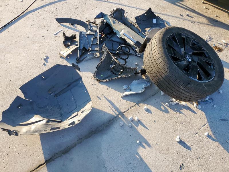 1V2KE2CA0RC204687 - 2024 VOLKSWAGEN ATLAS CROS SE Gris foto 13