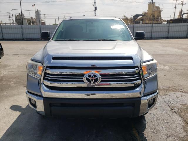 5TFRM5F13GX108316 - 2016 TOYOTA TUNDRA DOUBLE CAB SR/SR5 SILVER photo 5