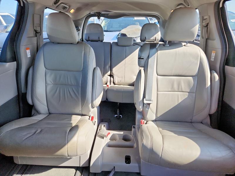 5TDYK3DC5FS634543 - 2015 TOYOTA SIENNA XLE WHITE photo 10