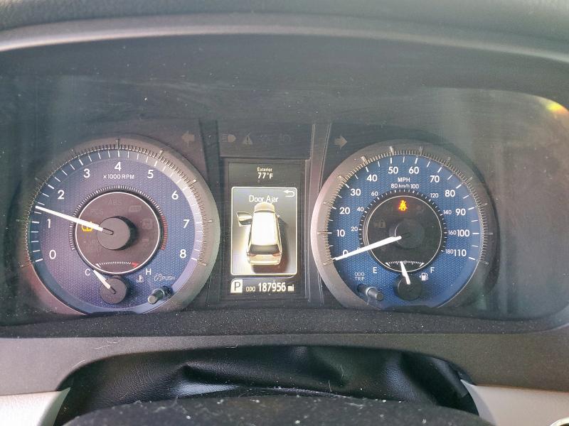 5TDYK3DC5FS634543 - 2015 TOYOTA SIENNA XLE WHITE photo 9