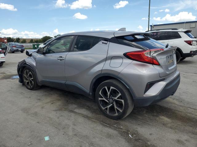 JTNKHMBXXK1056989 - 2019 TOYOTA C-HR XLE Srebrny zdjęcie 2