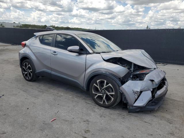 JTNKHMBXXK1056989 - 2019 TOYOTA C-HR XLE Srebrny zdjęcie 4