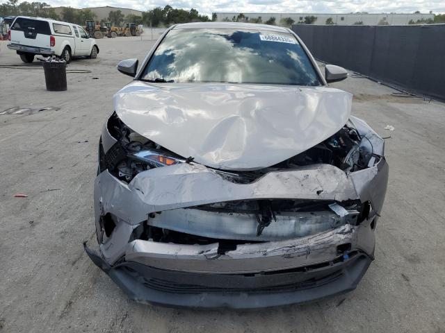 JTNKHMBXXK1056989 - 2019 TOYOTA C-HR XLE Srebrny zdjęcie 5