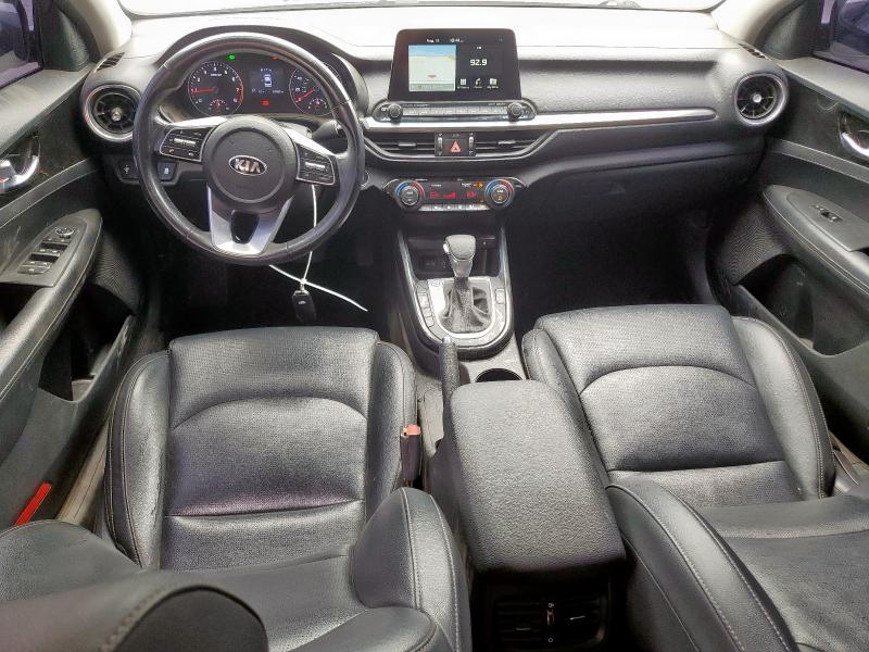 3KPF54AD7ME393562 - 2021 KIA FORTE EX BLACK photo 8