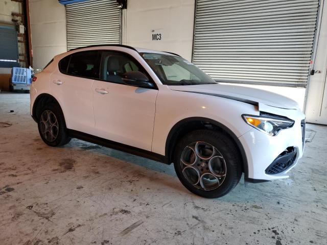 ZASPAJAN5M7D00228 - 2021 ALFA ROMEO STELVIO SPORT أبيض صورة 4