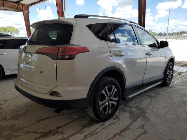JTMZFREV4HJ121098 - 2017 TOYOTA RAV4 LE 白色 照片 3