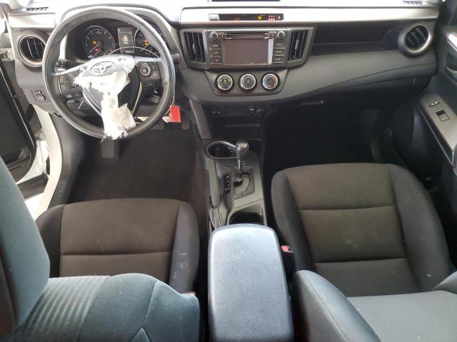 JTMZFREV4HJ121098 - 2017 TOYOTA RAV4 LE 白色 照片 8