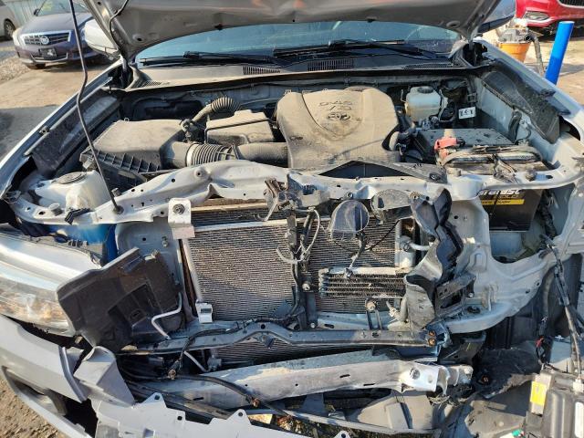 3TMCZ5AN6JM151062 - 2018 TOYOTA TACOMA DOUBLE CAB SILVER photo 11