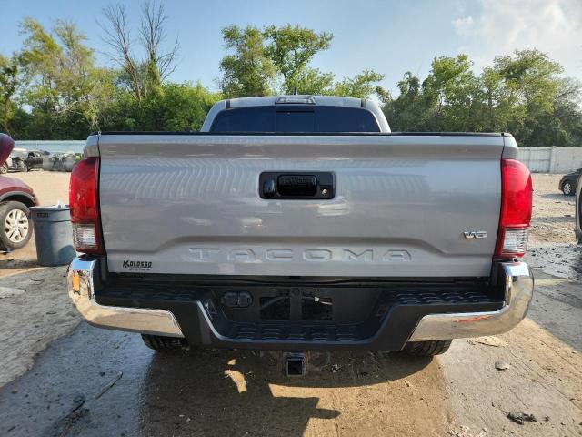 3TMCZ5AN6JM151062 - 2018 TOYOTA TACOMA DOUBLE CAB SILVER photo 6