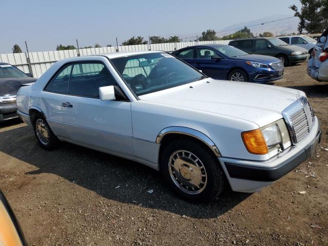 WDBEA51D5NB724987 - 1992 MERCEDES-BENZ 300 CE WHITE photo 4