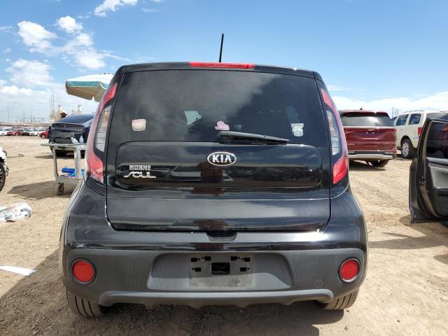 KNDJN2A25J7549476 - 2018 KIA SOUL BLACK photo 6