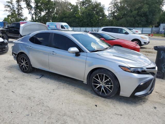 4T1G11AK3RU914570 - 2024 TOYOTA CAMRY SE NIGHT SHADE SILVER photo 4