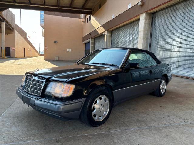 WDBEA66EXRC128281 - 1994 MERCEDES-BENZ E 320 BLACK photo 4