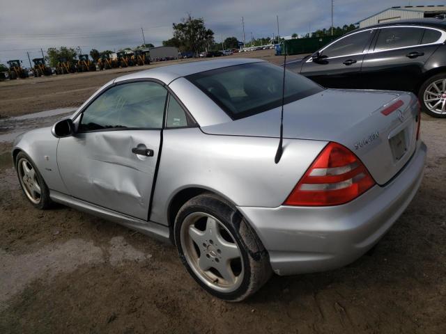 WDBKK47F6YF144714 - 2000 MERCEDES-BENZ SLK 230 KOMPRESSOR SILVER photo 2