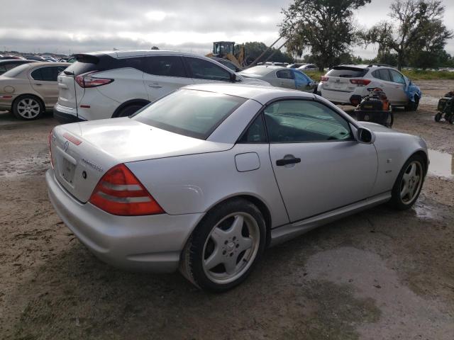 WDBKK47F6YF144714 - 2000 MERCEDES-BENZ SLK 230 KOMPRESSOR SILVER photo 3