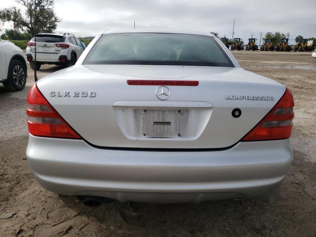 WDBKK47F6YF144714 - 2000 MERCEDES-BENZ SLK 230 KOMPRESSOR SILVER photo 6