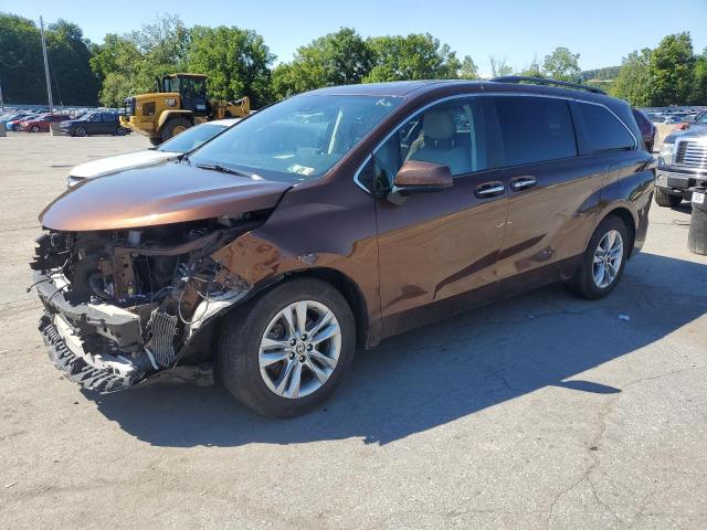 2022 TOYOTA SIENNA XLE, 