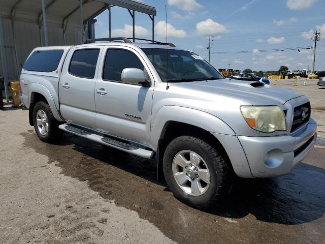 5TELU42N68Z569142 - 2008 TOYOTA TACOMA DOUBLE CAB SILVER photo 4