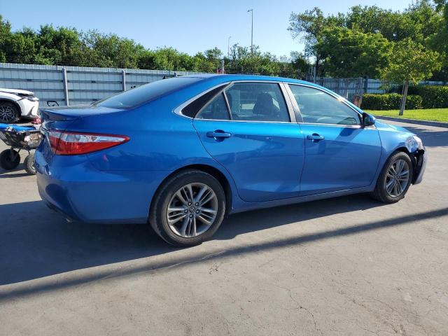 4T1BF1FK6HU779894 - 2017 TOYOTA CAMRY LE BLUE photo 3