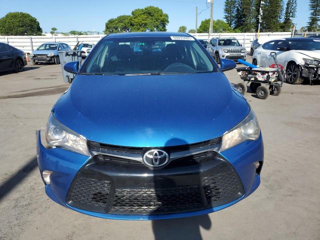 4T1BF1FK6HU779894 - 2017 TOYOTA CAMRY LE BLUE photo 5