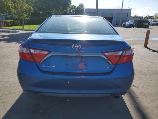 4T1BF1FK6HU779894 - 2017 TOYOTA CAMRY LE BLUE photo 6