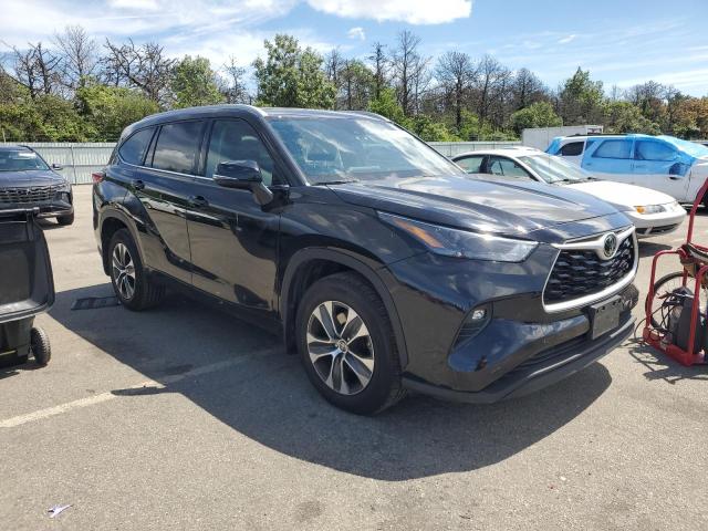 5TDHZRBH2NS175693 - 2022 TOYOTA HIGHLANDER XLE შავი ფოტო 4