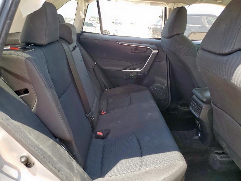 JTMLWRFV2MD116351 - 2021 TOYOTA RAV4 LE 银色 照片 11