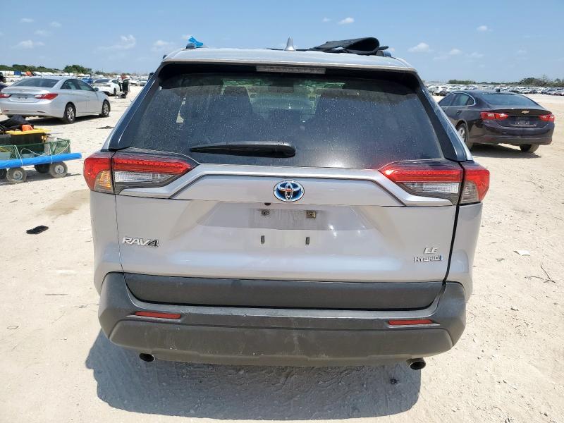 JTMLWRFV2MD116351 - 2021 TOYOTA RAV4 LE 银色 照片 6