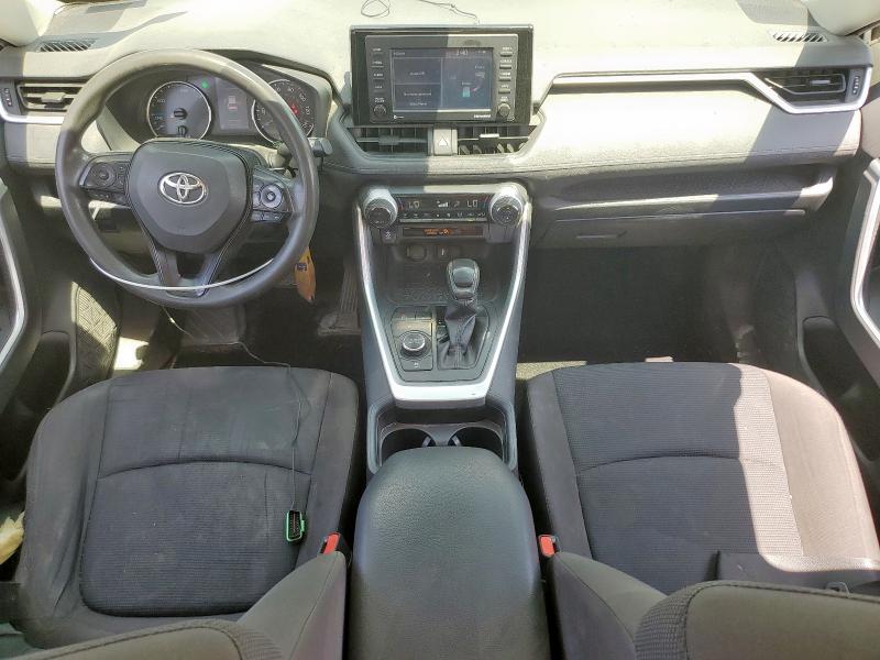 JTMLWRFV2MD116351 - 2021 TOYOTA RAV4 LE 银色 照片 8