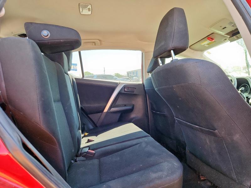 JTMZFREV7GJ074888 - 2016 TOYOTA RAV4 LE 红色 照片 11