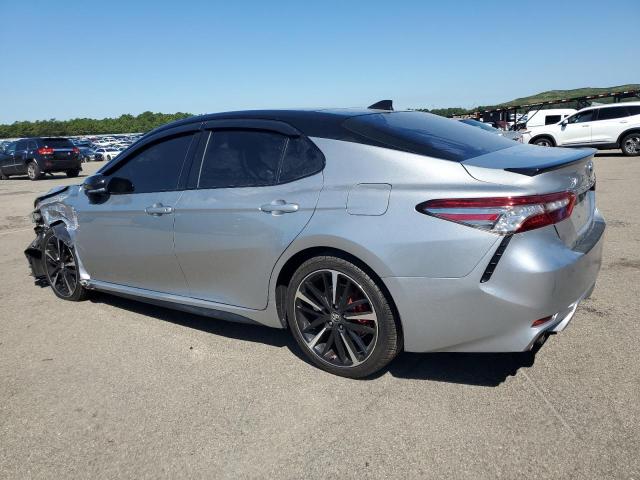 4T1BZ1HK1KU023319 - 2019 TOYOTA CAMRY XSE 银色 照片 2