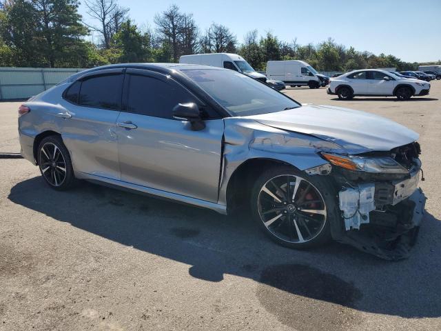 4T1BZ1HK1KU023319 - 2019 TOYOTA CAMRY XSE 银色 照片 4