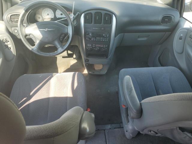 2C4GP54L05R140588 - 2005 CHRYSLER TOWN & COU TOURING SILVER photo 8