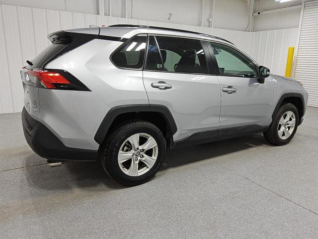 4T3RWRFV6MU020994 - 2021 TOYOTA RAV4 XLE SILVER photo 3