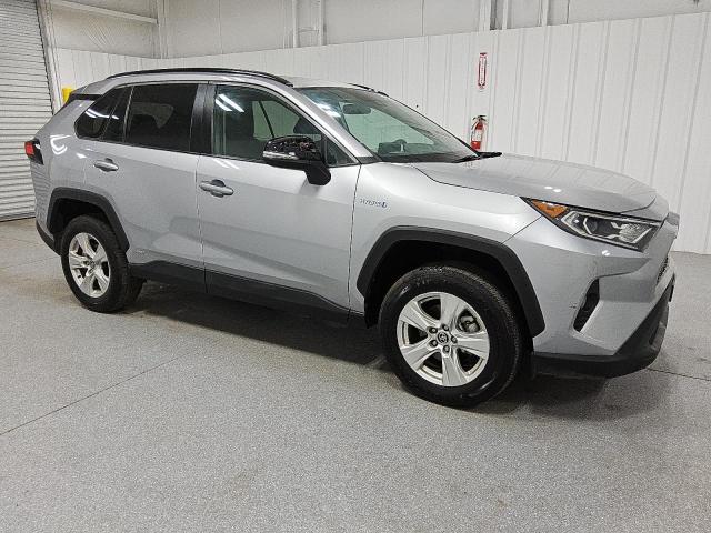 4T3RWRFV6MU020994 - 2021 TOYOTA RAV4 XLE SILVER photo 4
