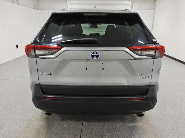 4T3RWRFV6MU020994 - 2021 TOYOTA RAV4 XLE SILVER photo 6