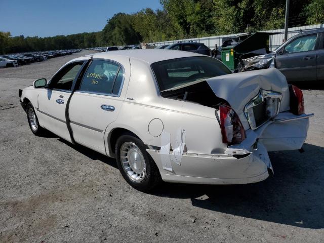 1LNHM81W01Y653838 - 2001 LINCOLN TOWN CAR EXECUTIVE WHITE photo 2