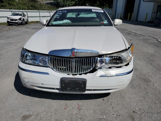 1LNHM81W01Y653838 - 2001 LINCOLN TOWN CAR EXECUTIVE WHITE photo 5