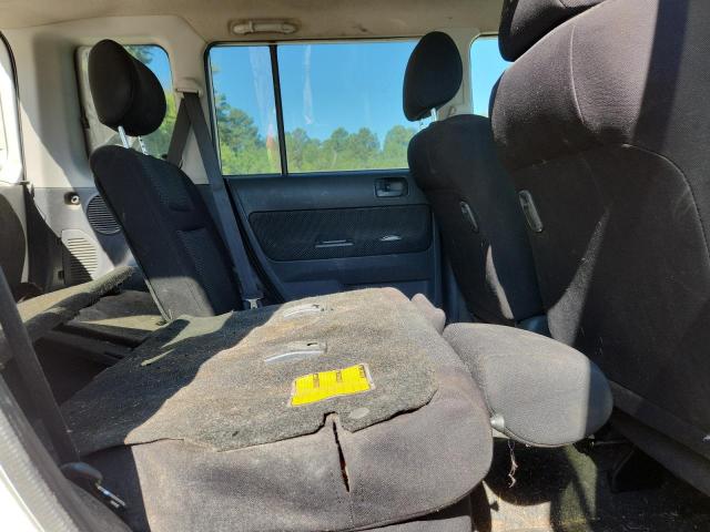 JTLKT324450216690 - 2005 TOYOTA SCION XB WHITE photo 11