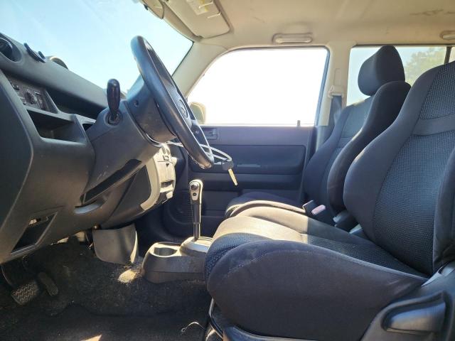 JTLKT324450216690 - 2005 TOYOTA SCION XB WHITE photo 7