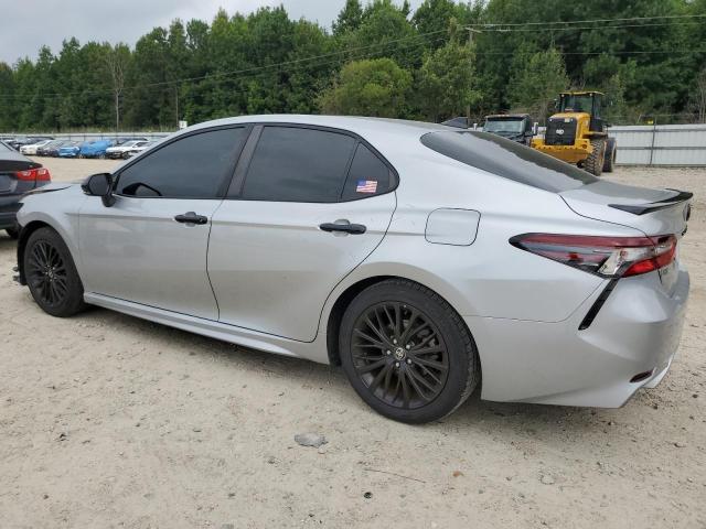 4T1T11AK3NU033067 - 2022 TOYOTA CAMRY SE 银色 照片 2