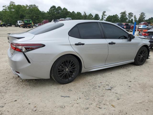 4T1T11AK3NU033067 - 2022 TOYOTA CAMRY SE 银色 照片 3