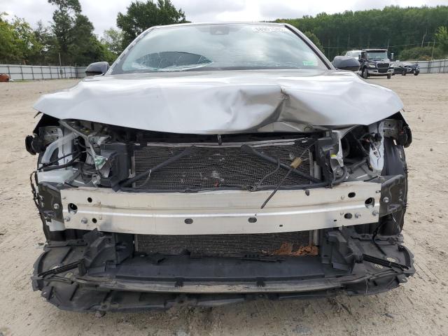 4T1T11AK3NU033067 - 2022 TOYOTA CAMRY SE 银色 照片 5