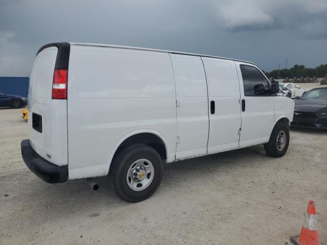 1GCWGAFG3K1266819 - 2019 CHEVROLET EXPRESS G2 WHITE photo 3