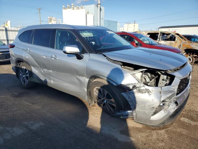 5TDGZRBH0MS529866 - 2021 TOYOTA HIGHLANDER XLE SILVER photo 4