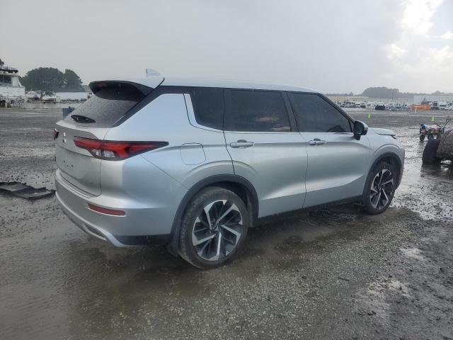 JA4J3UA88NZ013695 - 2022 MITSUBISHI OUTLANDER SE SILVER photo 3