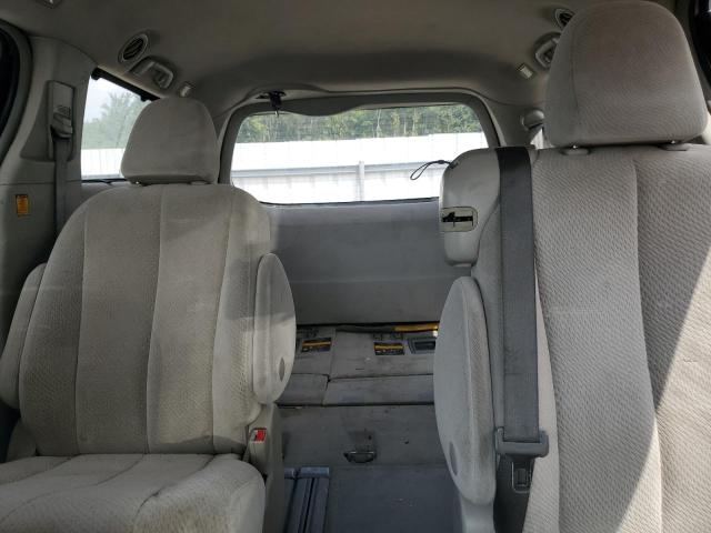 5TDKK3DC4DS340635 - 2013 TOYOTA SIENNA LE SILVER photo 10