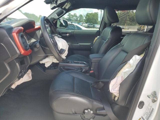 3TMBZ5DN3JM016239 - 2018 TOYOTA TACOMA DOUBLE CAB Білий фото 7