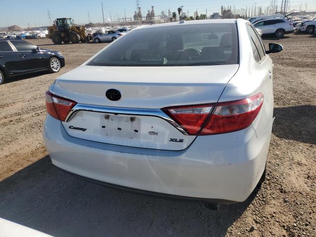 4T1BF1FK6HU275832 - 2017 TOYOTA CAMRY LE WHITE photo 6